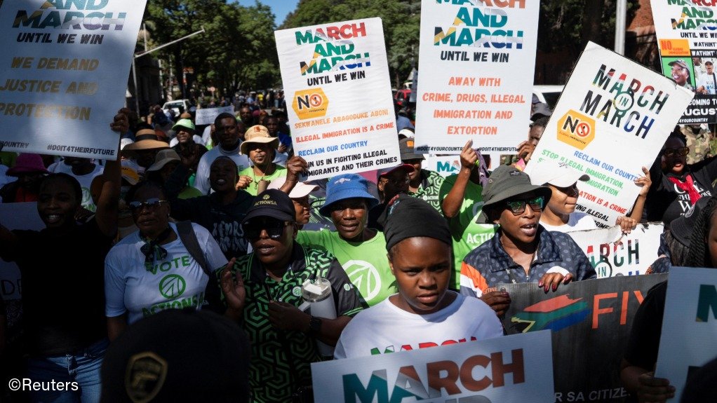 Labour unions urge workers to shun anti-migrant protests 