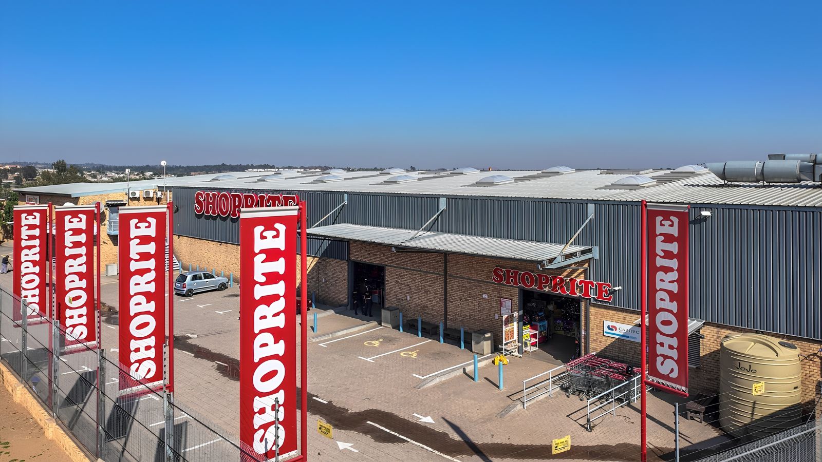 Shoprite opening while competitors closing